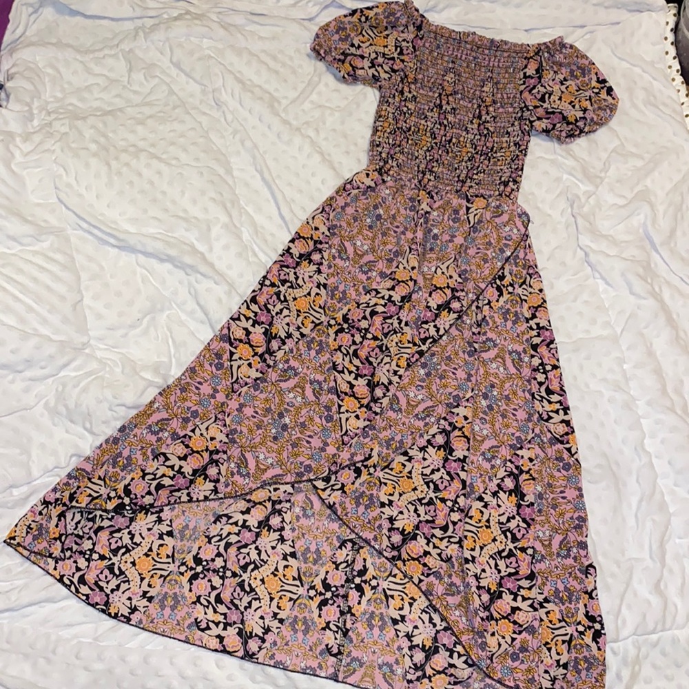 Girls 14/16 Dress. Beautiful light weight flowy bottom.